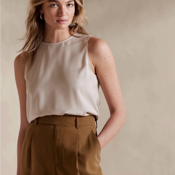 Two (2) Banana republic shell tops snow day & oyster pearl large - Picture 11 of 11